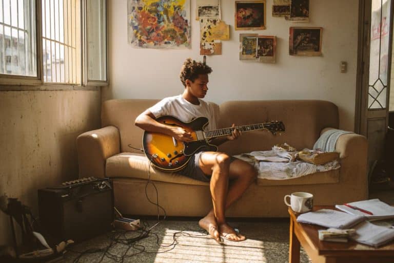 guitarra iniciantes tocando funk
