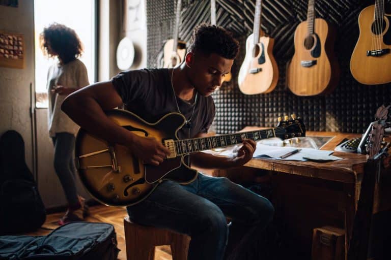 localizar notas no braco da guitarra
